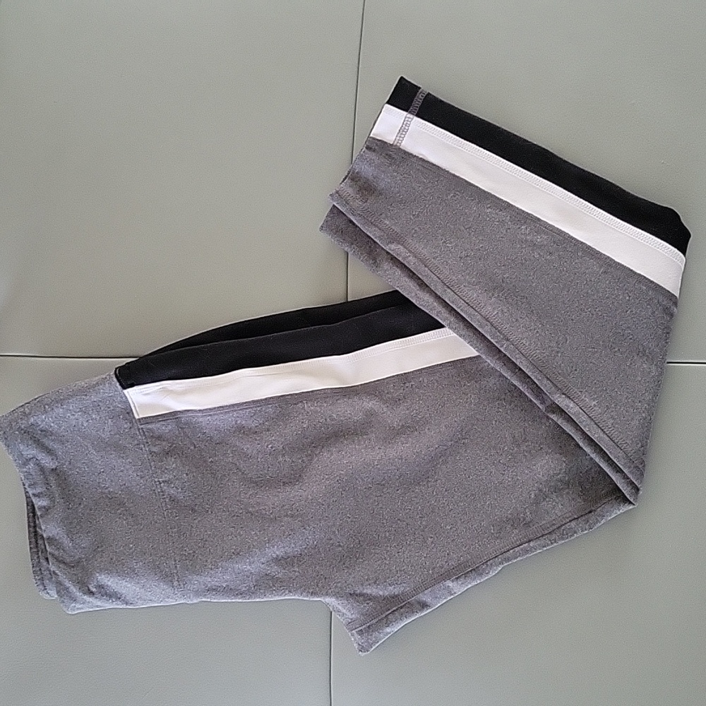 Women's Reebok Striped 3/4 Athletic Workout Leggings Size Medium